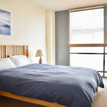 Apartment Central Pad With City Views