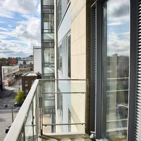 Central Pad With City Views Apartment